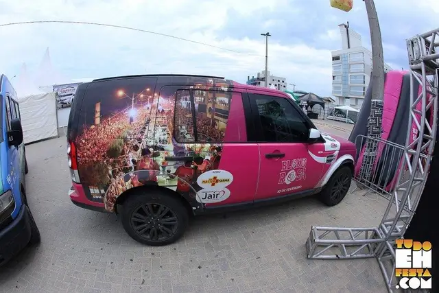 Carro personalizado do Bloko Rosa