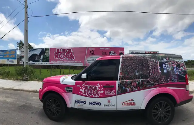 Carro personalizado do Bloko Rosa