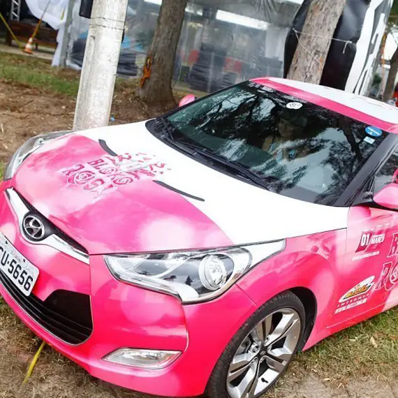 Carro personalizado do Bloko Rosa